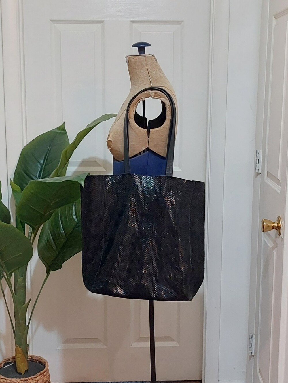 Sorial Black Metallic Snake-Embossed Shoulder Tote